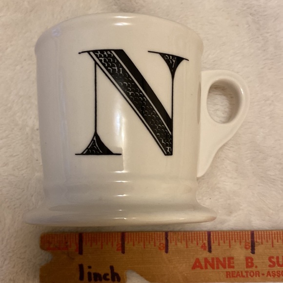 Black and white decorative mug with the capital letter N stamped on the bottom - Picture 12 of 12